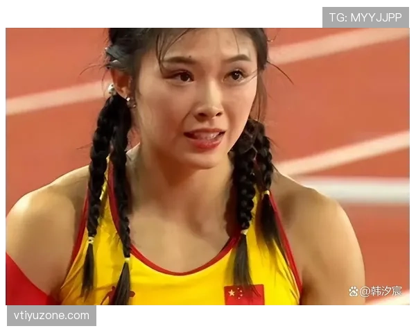吴艳妮赛前涂指甲油的样子,真不像来比赛的 吴艳妮赛前涂指甲油的样子,真不像来比赛的